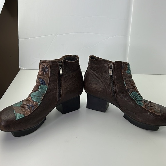 Shendqler brown funky booties size 9 - Picture 5 of 10